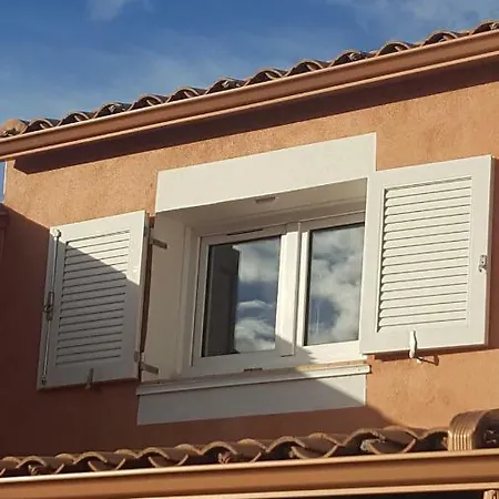 Les Amirantes 1 Meuble Classe 3 Etoiles * Агд